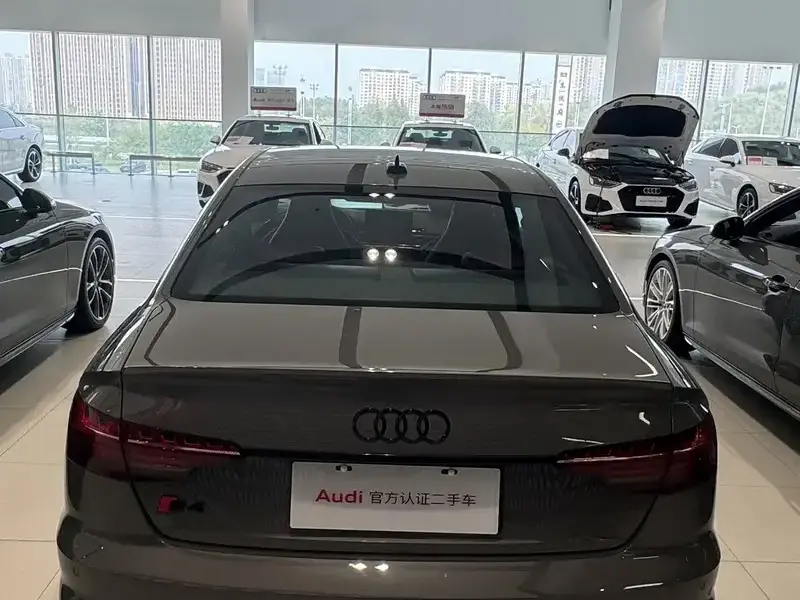 2023 Audi S4 с пробегом 20 000 км