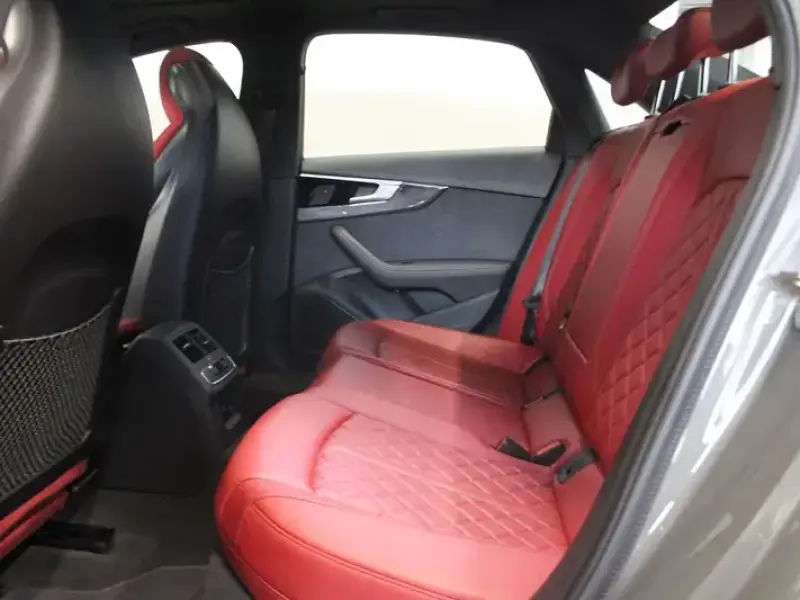 2024 Audi S4 с пробегом 13 200 км