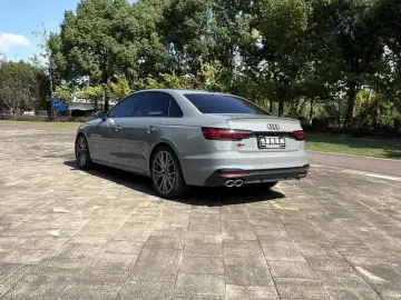 2022 Audi S4 с пробегом 35 000 км