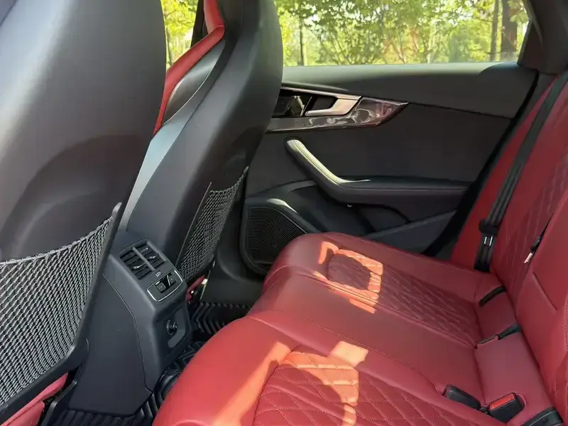 2022 Audi S4 с пробегом 35 000 км