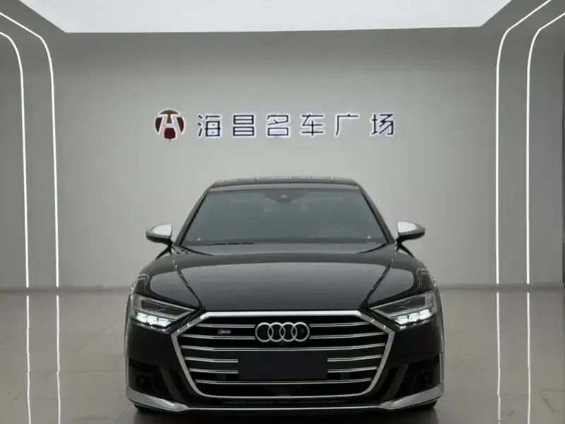 2021 Audi S8 с пробегом 22 000 км
