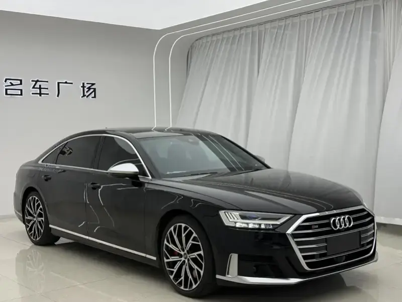 2021 Audi S8 с пробегом 22 000 км