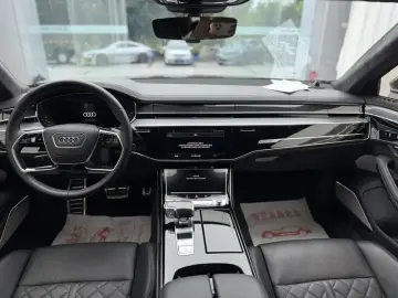 2021 Audi S8 с пробегом 22 000 км