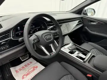 2026 Audi SQ8 с пробегом 2 000 км