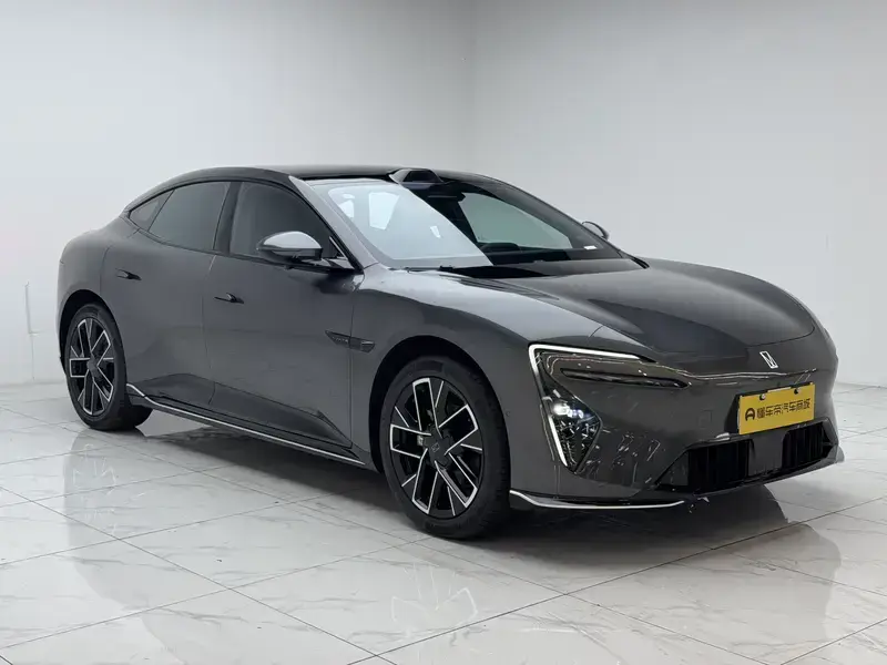 2025 Avatr 06 с пробегом 400 км