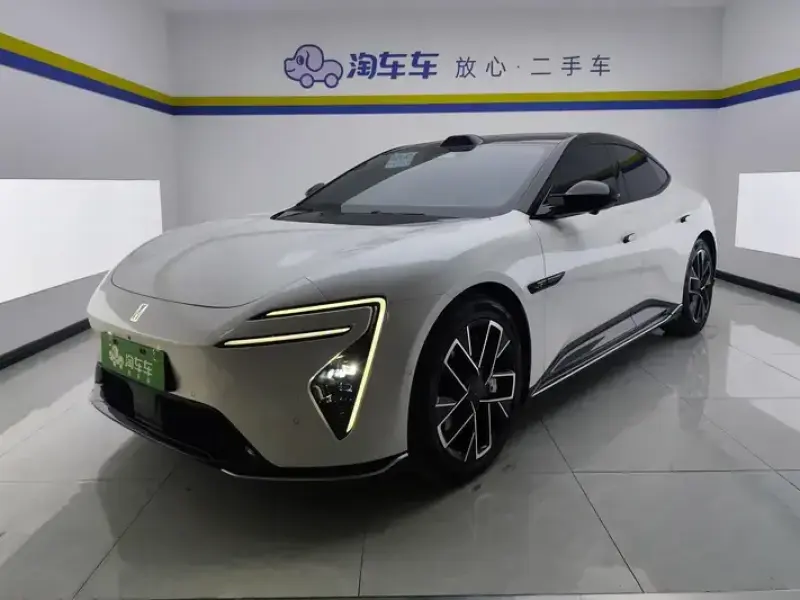 2025 Avatr 06 с пробегом 10 000 км