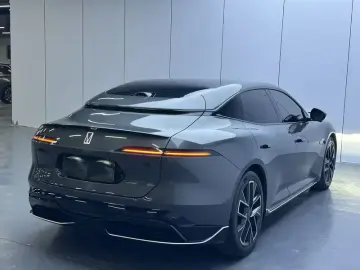 2025 Avatr 06 с пробегом 24 000 км