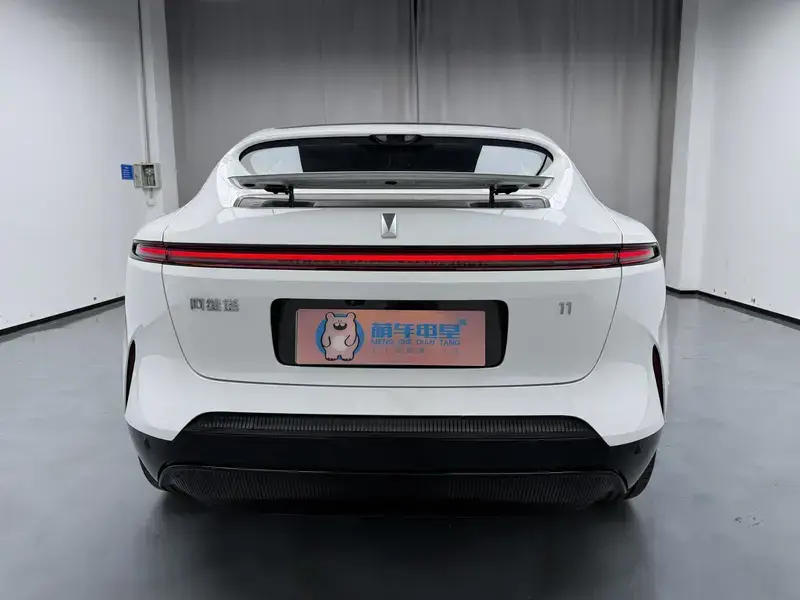 2025 Avatr 11 с пробегом 100 км