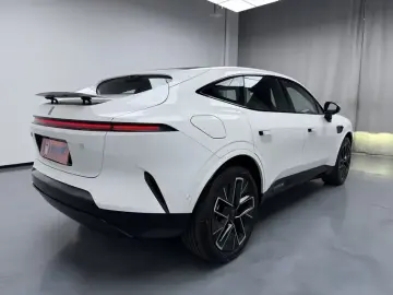 2025 Avatr 11 с пробегом 100 км
