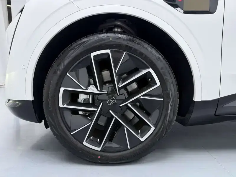 2025 Avatr 11 с пробегом 100 км