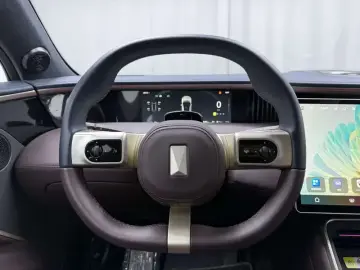 2025 Avatr 11 с пробегом 100 км