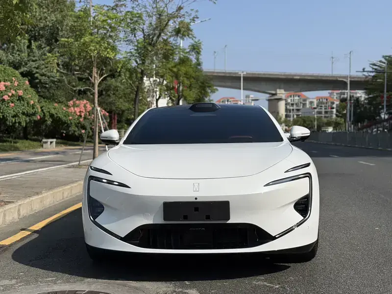 2026 Avatr 12 с пробегом 1 800 км