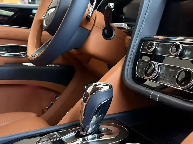 2025 Bentley Bentayga с пробегом 100 км