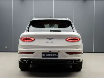 2024 Bentley Bentayga с пробегом 25 000 км