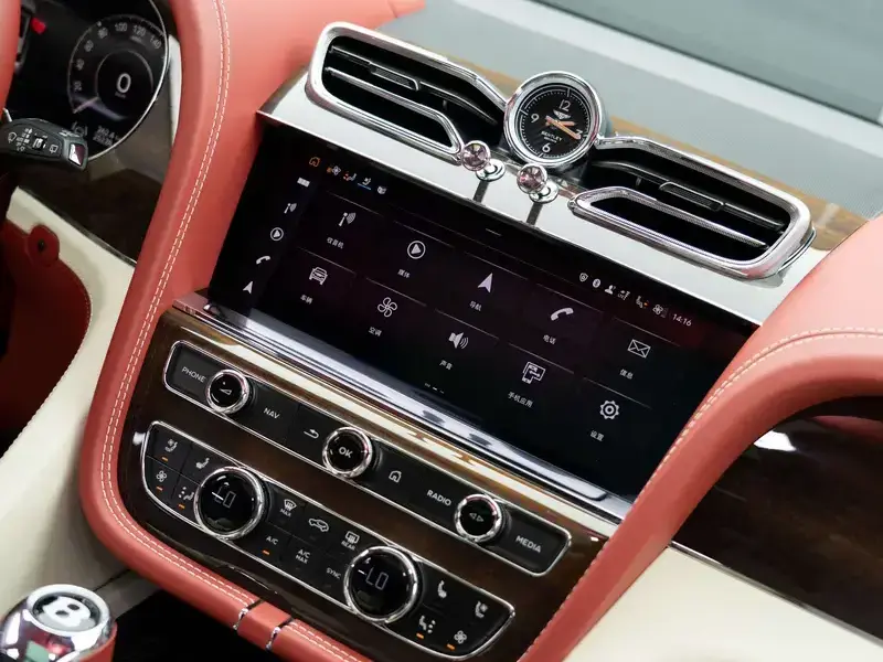 2024 Bentley Bentayga с пробегом 25 000 км