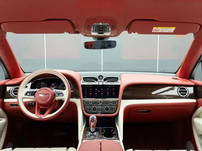 2024 Bentley Bentayga с пробегом 25 000 км