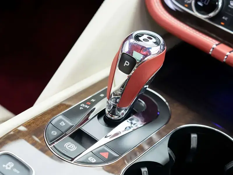 2024 Bentley Bentayga с пробегом 25 000 км