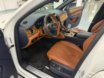 2021 Bentley Bentayga с пробегом 74 800 км