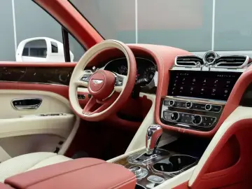 2024 Bentley Bentayga с пробегом 25 000 км