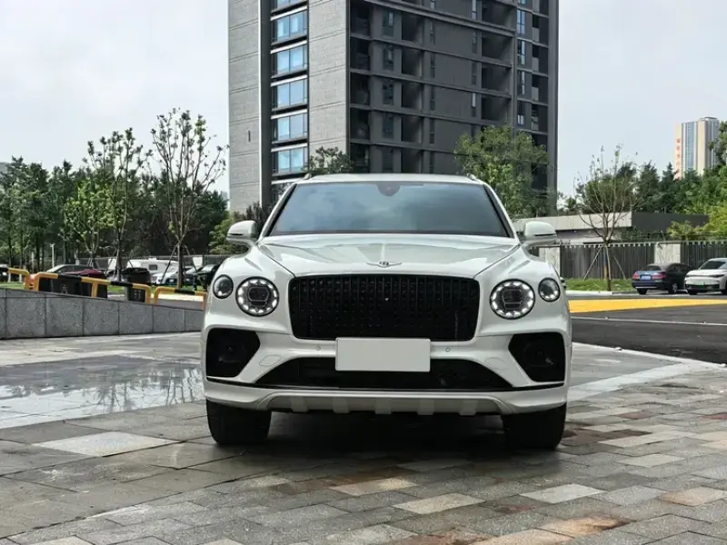 2023 Bentley Bentayga с пробегом 13 000 км