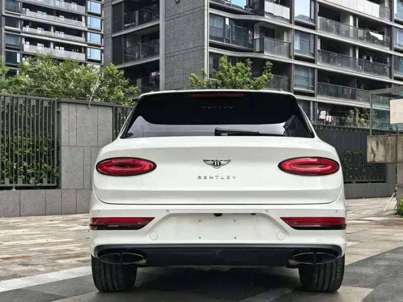 2023 Bentley Bentayga с пробегом 13 000 км