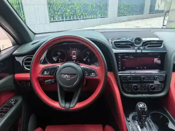 2023 Bentley Bentayga с пробегом 13 000 км