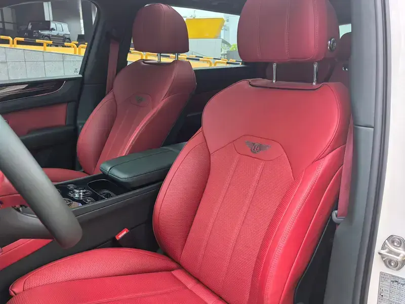 2023 Bentley Bentayga с пробегом 13 000 км