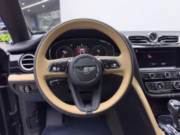 2023 Bentley Bentayga с пробегом 6 000 км