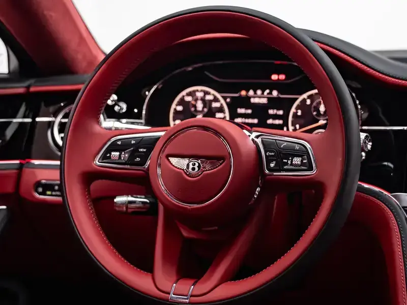 2021 Bentley Flying Spur с пробегом 30 000 км