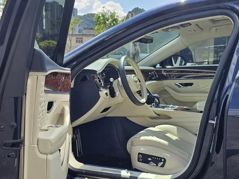 2024 Bentley Flying Spur с пробегом 20 000 км