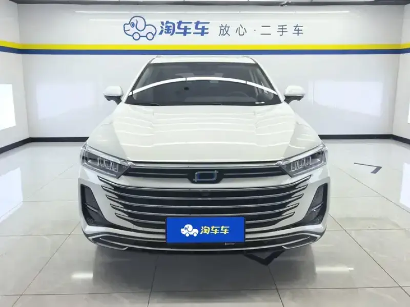 2023 Bestune T77 с пробегом 24 000 км