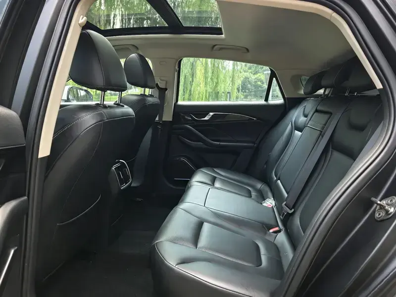 2022 Bestune B70 с пробегом 17 000 км