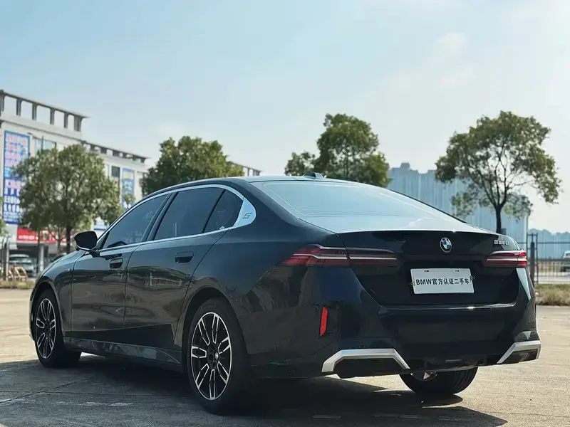 2025 BMW 5 серии с пробегом 13 000 км