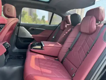 2025 BMW 5 серии с пробегом 13 000 км