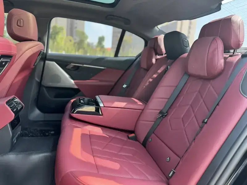 2025 BMW 5 серии с пробегом 13 000 км