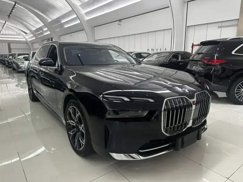 2023 BMW 7 серии с пробегом 3 200 км