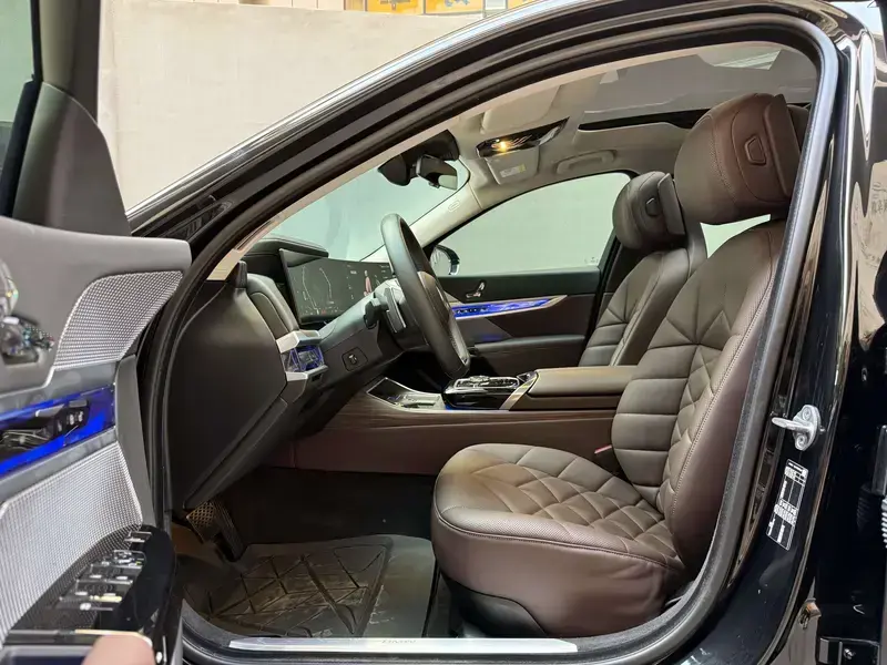 2023 BMW 7 серии с пробегом 27 000 км