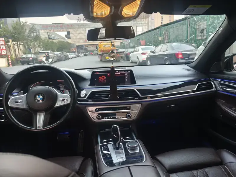 2021 BMW 7 серии с пробегом 83 000 км