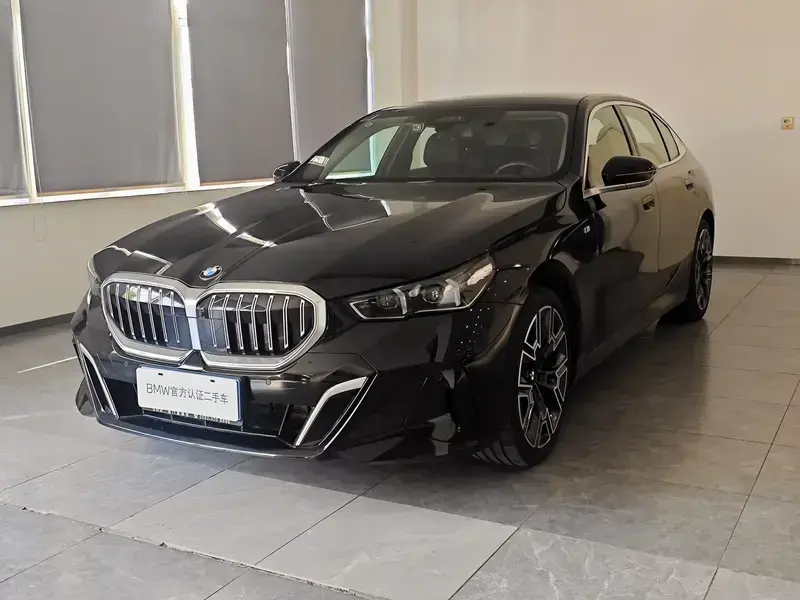 2025 BMW 5 серии с пробегом 8 000 км