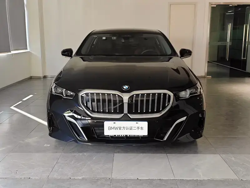 2025 BMW 5 серии с пробегом 8 000 км