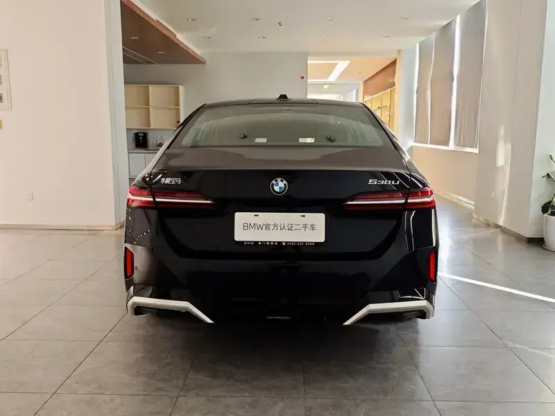 2025 BMW 5 серии с пробегом 8 000 км