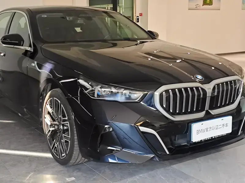 2025 BMW 5 серии с пробегом 8 000 км