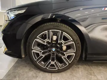 2025 BMW 5 серии с пробегом 8 000 км