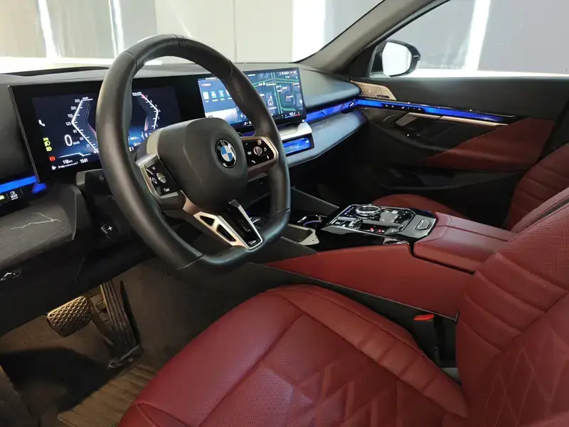 2025 BMW 5 серии с пробегом 8 000 км