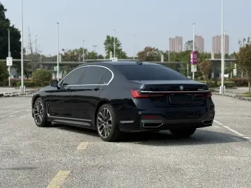 2021 BMW 7 серии с пробегом 43 000 км