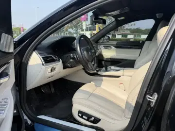 2021 BMW 7 серии с пробегом 43 000 км