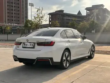 2025 BMW i3 с пробегом 15 000 км