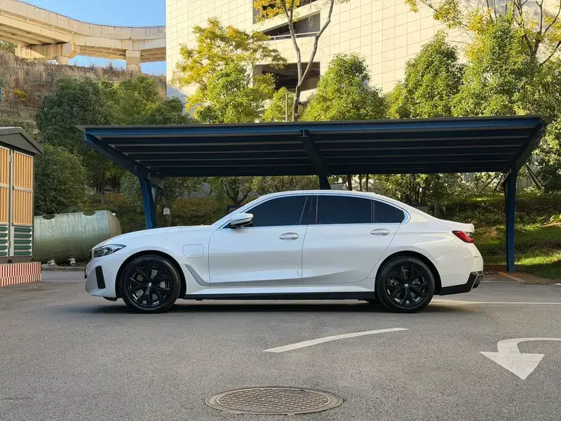 2025 BMW i3 с пробегом 17 000 км