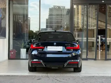 2025 BMW i3 с пробегом 18 000 км
