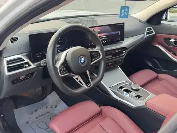 2025 BMW i3 с пробегом 18 000 км